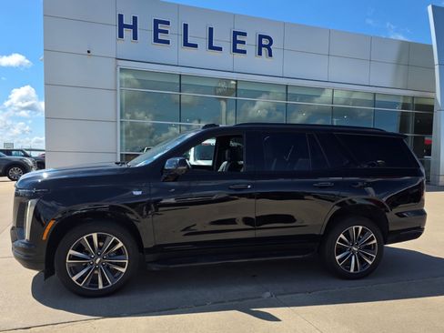 Used 2025 Cadillac Escalade Sport AWD/4WD image 3