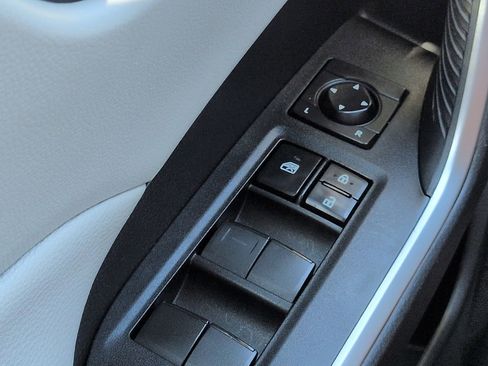 Used 2021 Toyota RAV4 XLE AWD/4WD image 22