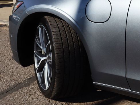 Used 2018 Volvo S90 T8 Momentum w/ Convenience Package image 6