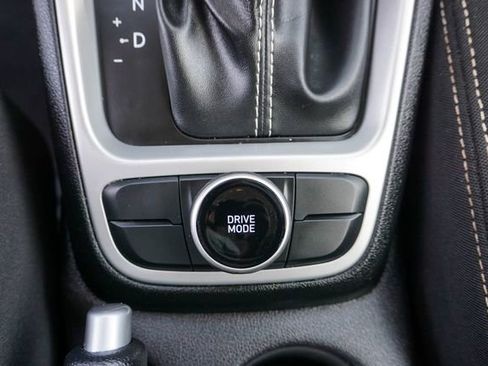 Used 2025 Hyundai Venue SEL FWD image 13