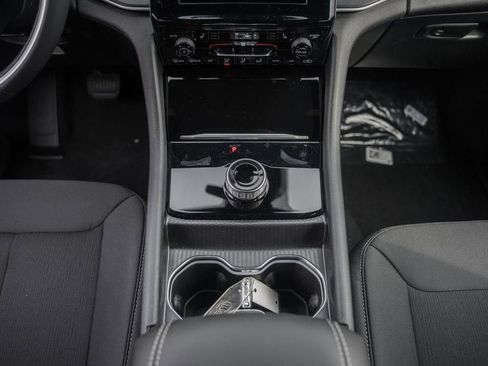 New 2025 Jeep Grand Cherokee Laredo X w/ Luxury Tech Group I image 24