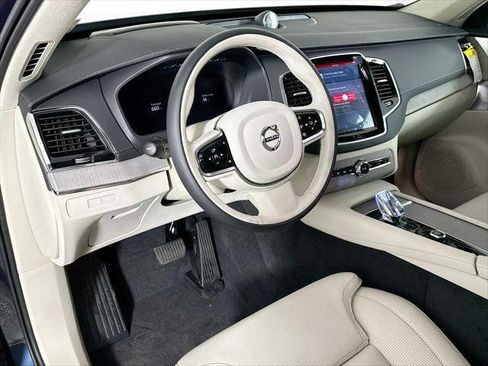 Used 2025 Volvo XC90 T8 Ultra w/ Lounge Package image 7
