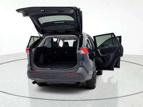 Used 2022 Toyota RAV4 LE FWD image 18