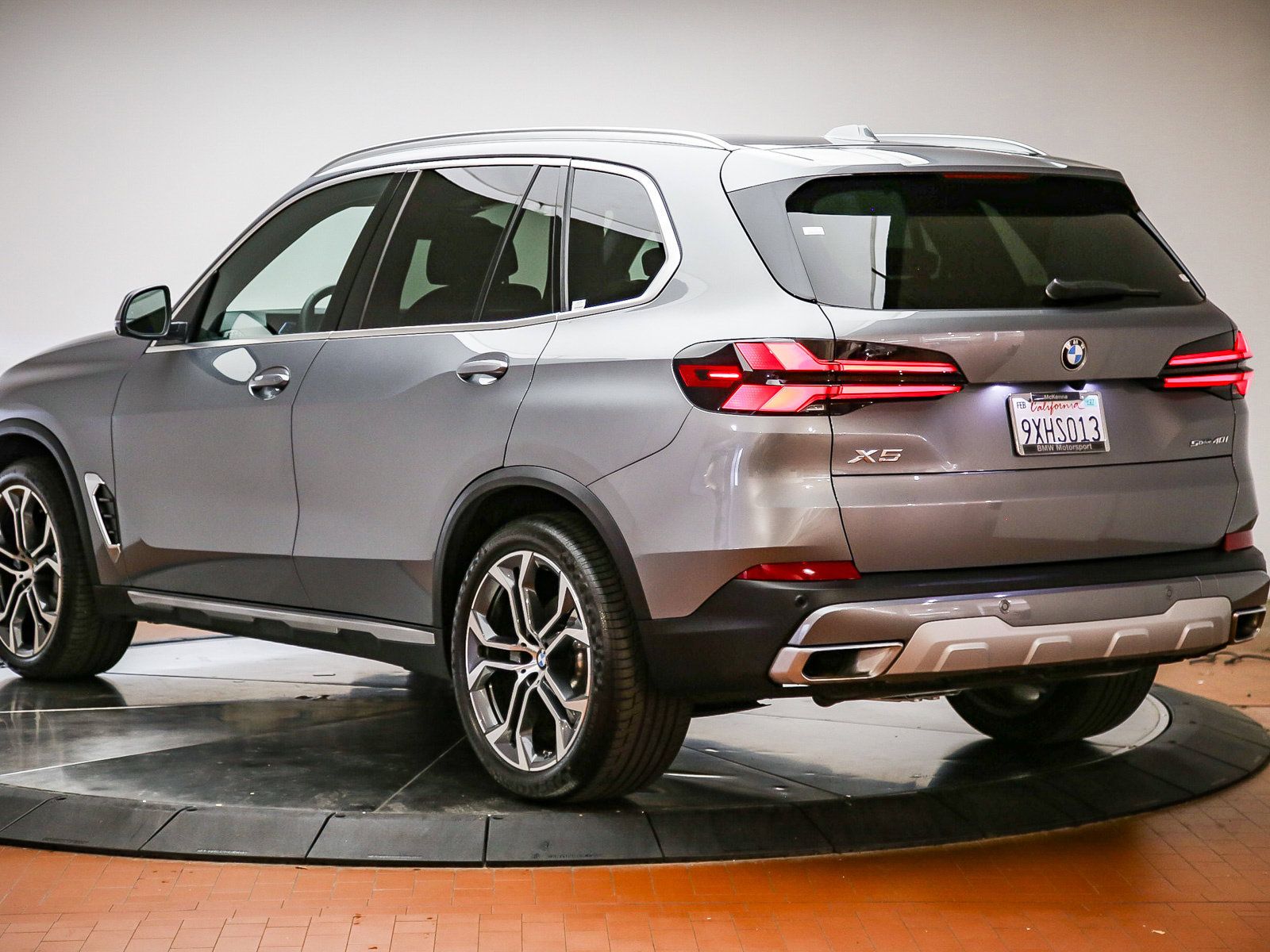 Used 2026 BMW X5 sDrive40i RWD image 2