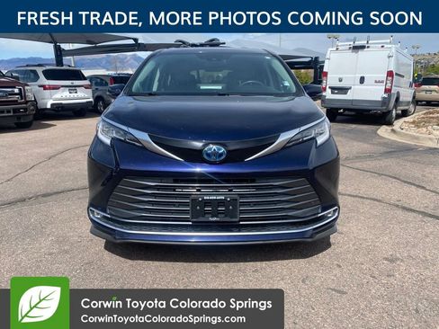 Used 2022 Toyota Sienna Limited AWD/4WD image 2