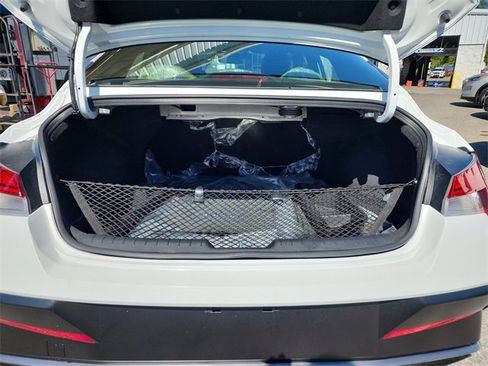 New 2025 Hyundai Elantra Limited image 8