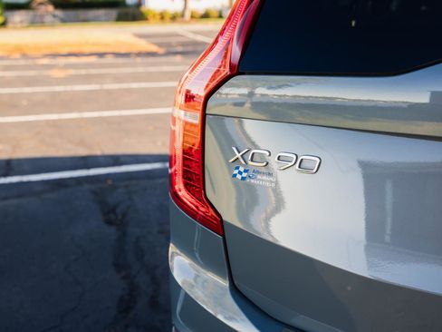 Used 2022 Volvo XC90 T6 Momentum w/ Climate Package image 14