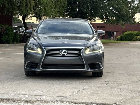 Used 2013 Lexus LS 460 L w/ Preferred Accessory Package RWD image 2