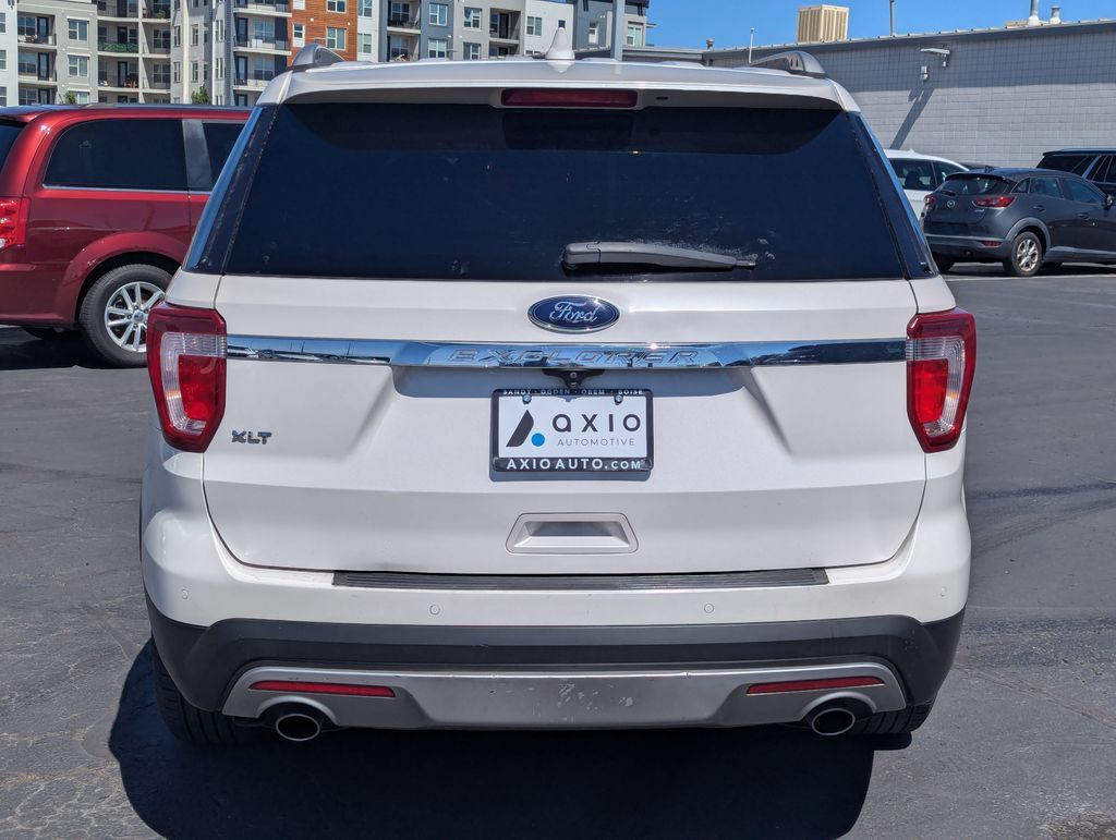 Used 2017 Ford Explorer XLT w/ Equipment Group 202A FWD image 6