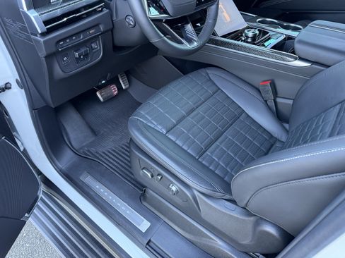 Used 2025 Cadillac Escalade V image 16