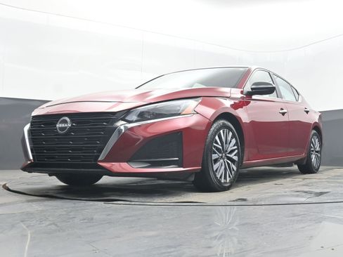 Used 2024 Nissan Altima 2.5 SV image 22