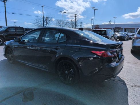 Certified 2025 Toyota Camry SE image 3