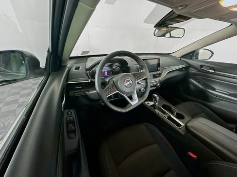 Used 2025 Nissan Altima 2.5 SV image 18