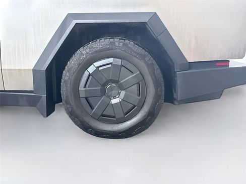 Used 2024 Tesla Cybertruck AWD Crew Cab image 23