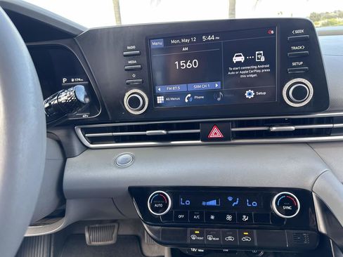 Used 2022 Hyundai Elantra SEL image 29