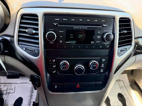 Used 2012 Jeep Grand Cherokee Laredo w/ Laredo E Group AWD/4WD image 36
