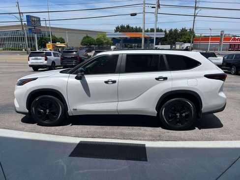 Used 2024 Toyota Highlander XLE AWD/4WD image 6