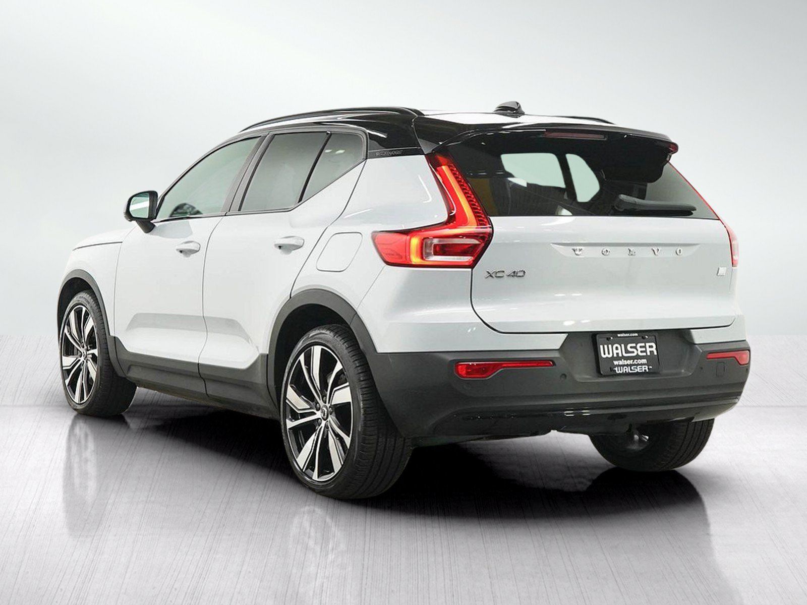 Used 2021 Volvo XC40 P8 Recharge w/ Advanced Package AWD/4WD image 3