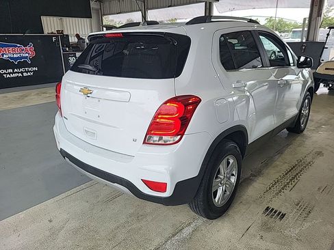 Used 2020 Chevrolet Trax LT FWD image 3