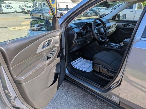 Used 2021 Chevrolet Traverse LS FWD image 19