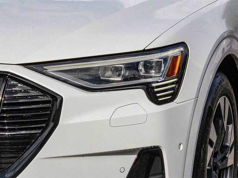 Used 2022 Audi e-tron Premium w/ Convenience Plus Package image 7