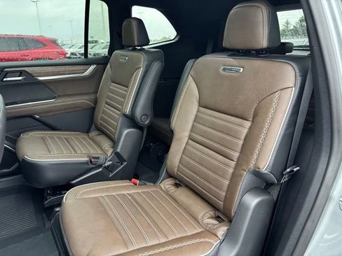 New 2026 GMC Acadia Denali Ultimate w/ LPO, Floor Liner Package AWD/4WD image 47