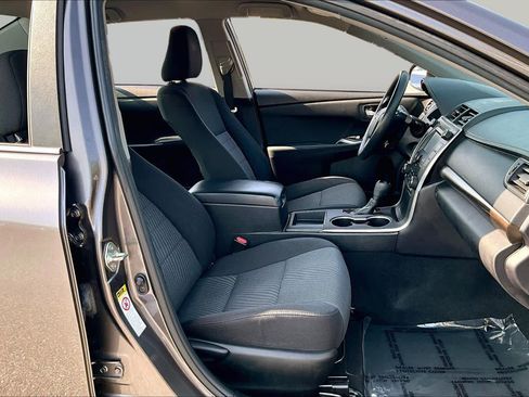 Used 2015 Toyota Camry LE FWD image 9