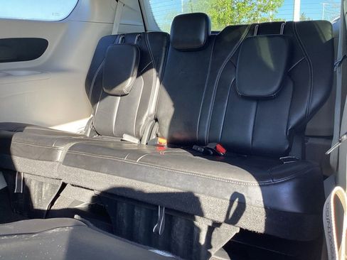 Used 2024 Chrysler Pacifica Touring-L FWD image 21
