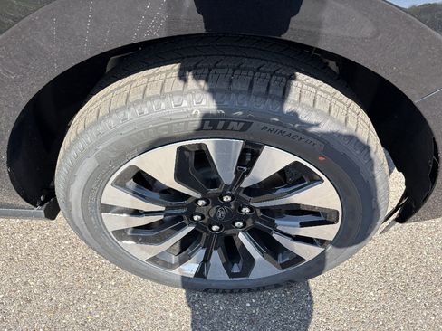 New 2026 Ford Expedition Platinum image 12