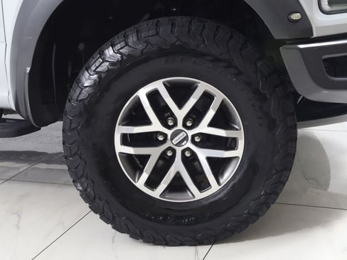 Used 2017 Ford F150 Raptor w/ Equipment Group 802A Luxury AWD/4WD image 18