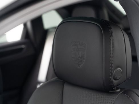 New 2026 Porsche Macan image 18