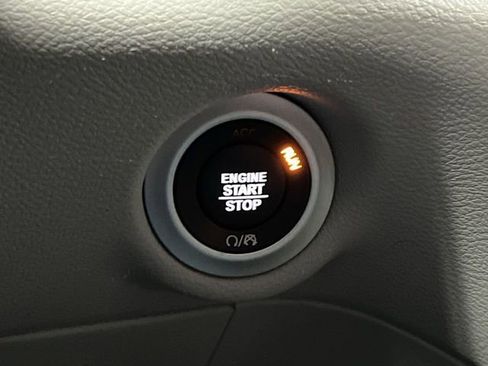 Used 2024 Chrysler Pacifica Touring-L image 16