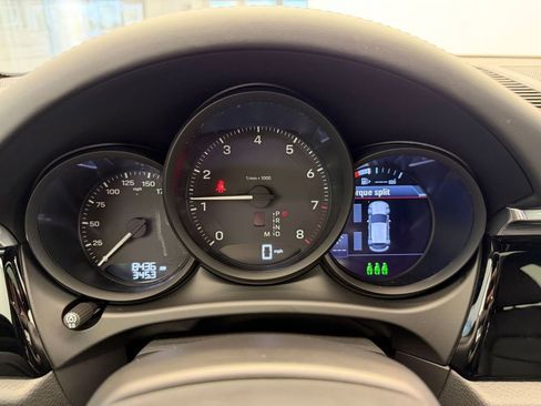 Used 2026 Porsche Macan AWD/4WD image 10