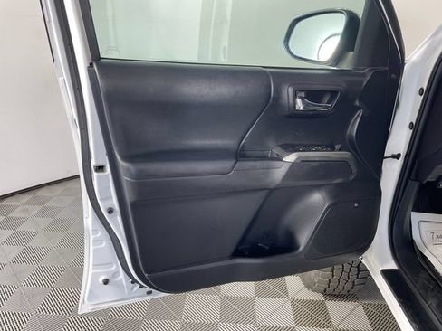 Used 2019 Toyota Tacoma Limited AWD/4WD image 19