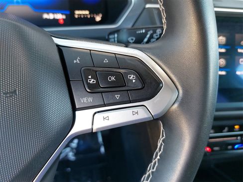 Used 2022 Volkswagen Tiguan SE image 20