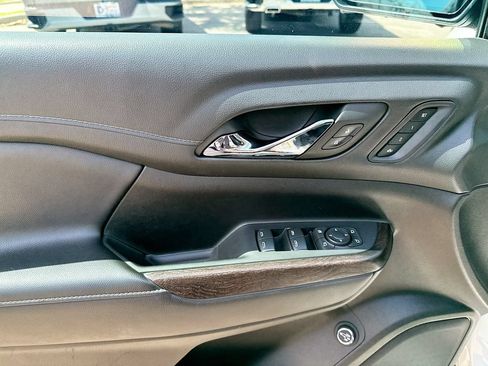 Used 2023 GMC Acadia Denali w/ Denali Technology Package FWD image 9