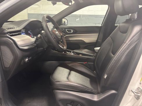 Used 2025 Jeep Compass Limited image 22