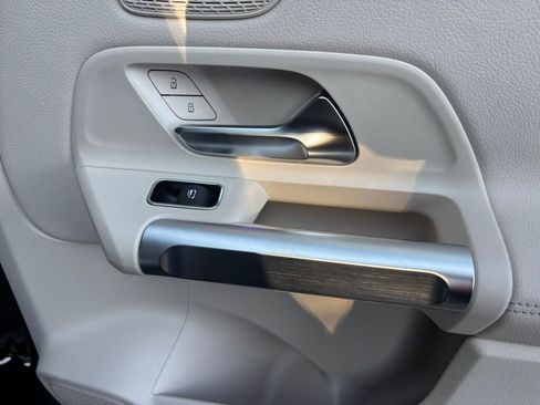 New 2026 Mercedes-Benz GLB 250 4MATIC image 16