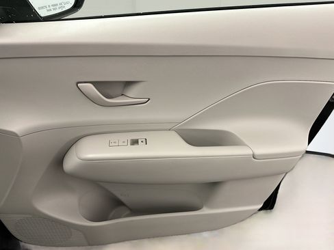 Used 2025 Hyundai Kona SEL AWD/4WD image 32