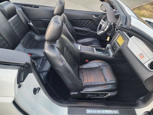 Used 2010 Ford Mustang GT Premium image 16