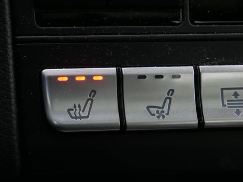 Used 2015 Mercedes-Benz E 400 4MATIC Sedan image 33