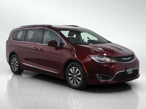 Used 2020 Chrysler Pacifica Touring-L Plus image 7