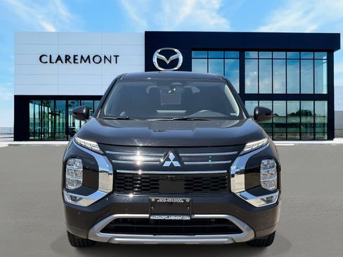 Used 2025 Mitsubishi Outlander SE FWD image 2