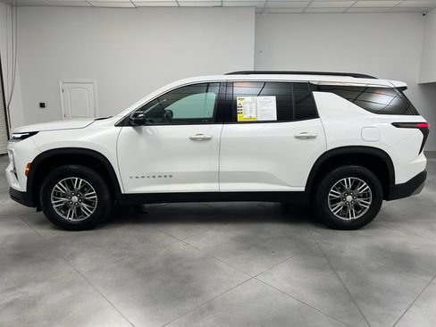 Used 2024 Chevrolet Traverse LT FWD image 5
