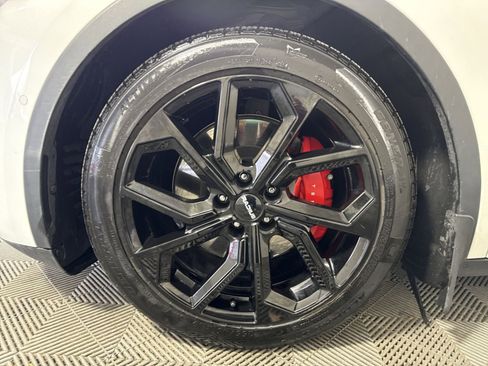 Used 2022 Tesla Model Y Performance image 12