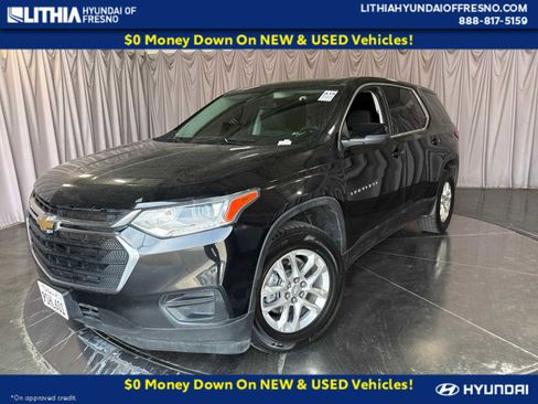 Used 2021 Chevrolet Traverse LS FWD image 1