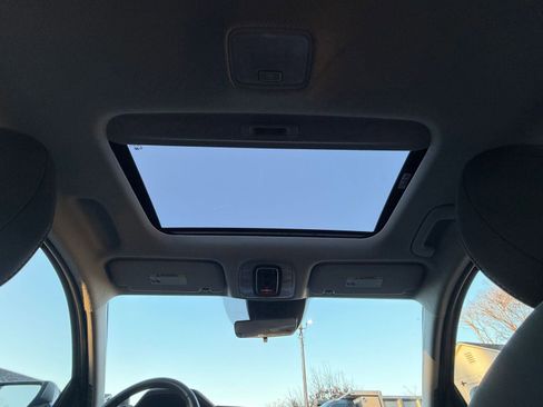 Used 2025 Hyundai Elantra SEL image 28