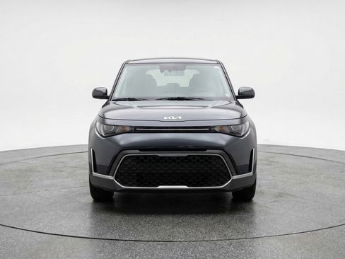 Used 2025 Kia Soul LX w/ LX Technology Package image 2