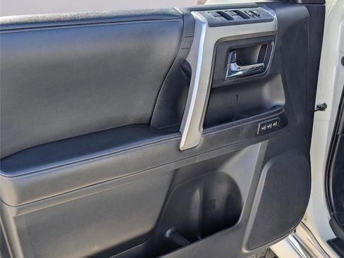 Used 2015 Toyota 4Runner Limited image 12