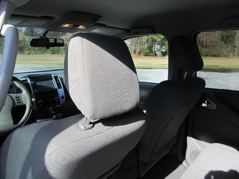 Used 2019 Nissan Frontier SV image 28